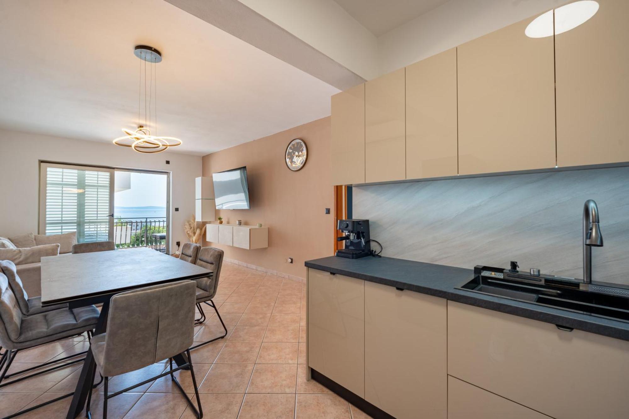 Rina Apartment Split